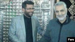 محسن خزایی خبرنگار صدا و سیما در سوریه در کنار قاسم سلیمانی فرمانده سپاه قدس