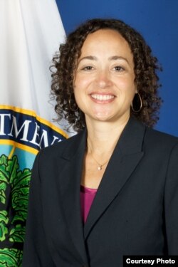 美国教育部民权事务办公室助理部长凯瑟琳•拉蒙(Catherine E. Lhamon)