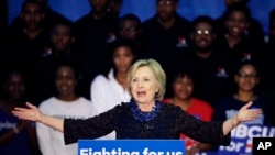 Kandidat capres AS dari Partai Demokrat Hillary Clinton saat berkampanye di Clark Atlanta University, 30 Oktober 2015, di Atlanta, Georgia.