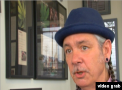 港湾卫生服务中心创始人史蒂夫•德安杰罗(视频截图)