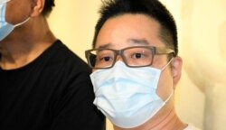 香港支联会新年度主题展览”八九民运与香港”图片展，策展人卢伟明表示， 展品全部是史实，不担心国安法下有法律风险，除非今日的香港连讲事实都是犯法。 (美国之音 汤惠芸拍摄)