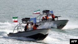 İran sürət qayıqlarından istifadə edərək Hörmüz boğazında xarici tankerləri hədəf alır.