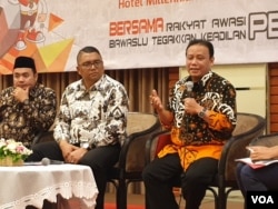 Ketua Bawaslu Abhan mengatakan, dari 533 pelanggaran pidana, ada 114 yang sudah divonis pengadilan. (VOA/Rio Tuasikal)