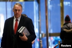 蒙大拿州联邦众议员瑞安•辛克