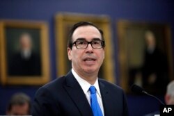 스티븐 므누신 미 재무장관이 11일 워싱턴 DC 의사당에서 열린 하원 세출위원회 소위원회에 출석하고 있다.