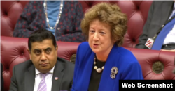 조이스 에인리 영국 외교부 국무상이 28일 의회 대정부질문에 출석해서 김정남 암살 사건에 관해 발언하고 있다. 영국 의회 TV 웹중계 캡처.