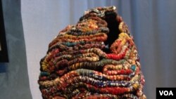 Jackie Abrams' work. (Julie Taboh/VOA)