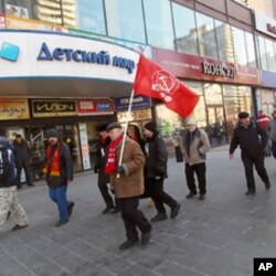 许多俄共党员同时也是教徒，3月份莫斯科反政府集会中的俄共党员