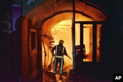 May ayında Təbrizin 1,000-dən çox yaşı olan bazarının yanması şəhərin memarlıq irsinə ağır zərbə vurmuşdu.