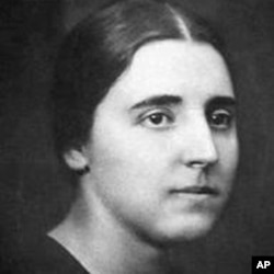 斯大林第二任妻子是娜杰日达·阿利卢耶娃