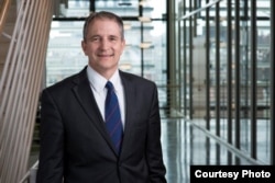 巴尔的摩大学法学院教授莫蒂默•赛乐斯(Mortimer Sellers) （照片来源：Craig Weiman）