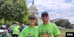 11일 미국 워싱턴 의사당 앞 잔디 광장에서 열린 북한 인권 집회에 캘리포니아주 거주 한인 이기수 씨와 딸 조이스 양이 참석했다.