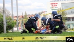 Na platou ispred zajedničkih institucija je organizovana i pokazna vježba spašavanja