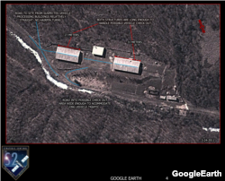 조립 및 관측 시설을 확대한 사진. 조립 시설은 각각 27m와 31m로 중간에 큰 공간이 있다. 두 건물 사이에 있는 작은 건물은 관측 시설로 추정된다. 또한 폭이 넓고, 큰 회전이 가능한 도로가 만들어져 있다. S2 제공.