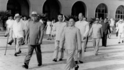 1963年7月，以邓小平为团长的中共代表团前往苏联谈判。刘少奇、周恩来、朱德、彭真到机场送行