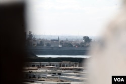 Western Mosul, Iraq, as seen from a sniper hole in the wall of an Iraqi base on the east side of the Tigris River, Jan. 30, 2017. (H. Murdock/VOA)