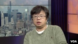 中国劳工观察执行主任李强接受美国之音采访 (美国之音方冰拍摄)