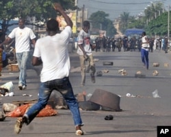 Several dozens of Ivorian opposition youth clash with police during a demonstration on 17 Feb 2010 in Abidjan against the dissolution of Ivorian cabinet and electoral commission