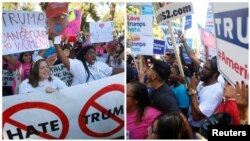 Opposing groups of protesters gather during demonstrations on the campus of University of Nevada-Las Vegas before the last 2016 U.S. presidential debate in Las Vegas, Oct. 19, 2016.
