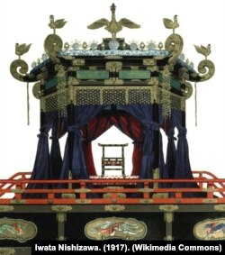 Takamikura, singasana khusus yang digunakan saat penobatan Kaisar Jepang. (Foto: Wikipedia/Iwata Nishizawa-dok)