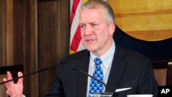 댄 설리반 공화당 상원의원.