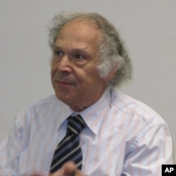 南加大教授骆思典