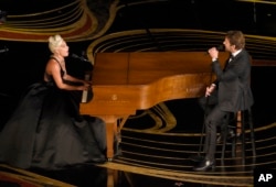 بردلی کوپر و لیدی گاگا