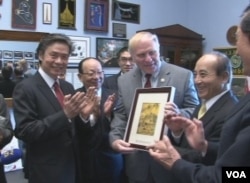 台湾代表团会美国众议院外交事务委员会亚太小组主席夏伯特(来源：台湾驻美代表处)