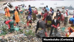 Voluntários da Ntumbuluku em acção