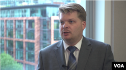 이언 윌리엄스 전략국제문제연구소(CSIS) 미사일 방어프로젝트 부국장이 3일 VOA 김영교 기자와 인터뷰를 하고 있다.