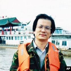 十余年前因触犯薄家而坐牢的记者姜维平