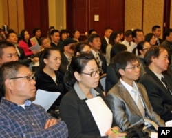 大批民众出席“辛亥革命的回顾与前瞻”研讨会