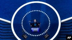 عکسی از بیل کلینتون در هنگام سخنرانی اش درباره هیلاری در کنوانسیون.