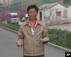 “我想有个家”行为艺术图片之二董继勤