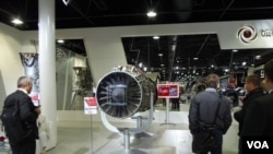 去年8月末莫斯科航展上展出的117S战机引擎。（美国之音白桦拍摄）