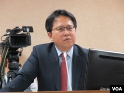 台湾执政党民进党立委邱志伟 （美国之音张永泰拍摄）