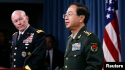 2014年5月15日中国军队总参谋长房峰辉与美军参谋长联席会议主席邓普西将军在五角大楼举行联合记者会