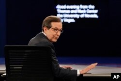 Moderator Chris Wallace of FOX News looks at the audience and asks them for silence before the third presidential debate at UNLV in Las Vegas, Oct. 19, 2016.