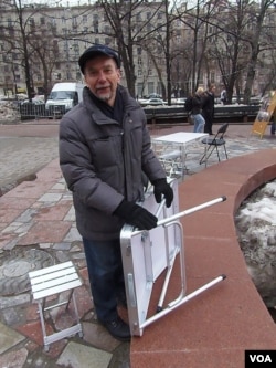 知名人权活动人士帕诺马廖夫。（美国之音白桦拍摄）