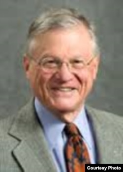 现已退休的加州伯克利分校法学院杰出讲师陆思礼(Stanley Lubman)）