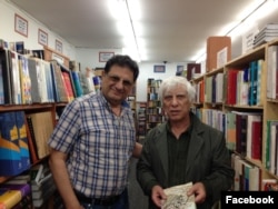 بیژن خلیلی مدیر و موسس شرکت کتاب در کنار بهرام بیضایی نمایشنامه نویس برجسته