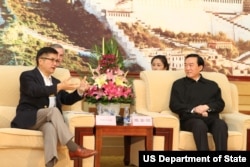 2013年6月，西藏党委书记陈全国会见美国驻华大使骆家辉