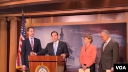 佛罗里达州共和党籍联邦参议员鲁比奥（Sen. Marco Rubio, R-FL）出席《芬太尼制裁法》记者会。（美国之音记者李逸华摄）