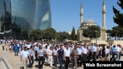 Milli Şura türk əsgərlərinin abidəsini ziyarət edib (Foto Ramin Dekonundur)