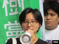 台湾人权促进会秘书长邱伊翎（美国之音张永泰拍摄）