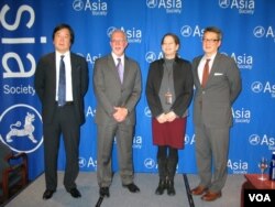 几位亚洲问题专家：从左至右，田中均、埃文斯·维尔、德米克（主持人）、车维德 （方冰拍摄）