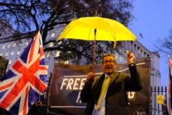 “香港监察”行政总裁 罗哲斯 （Benedict Rogers）（摄影：美国之音郑乐捷）