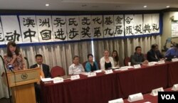 北美民运人士向高智晟致敬 (美国之音方冰拍摄)