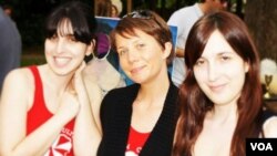 ხატია ესართია (მარჯვნივ)