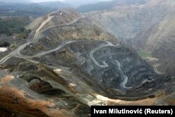 Pogled iz vazduha na otvoreni kop "Krivelj", deo RTB Bor (Foto: Reuters/Ivan Milutinović)